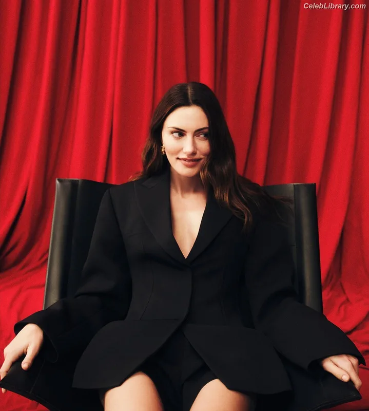 Phoebe Tonkin photo 10 of 327
