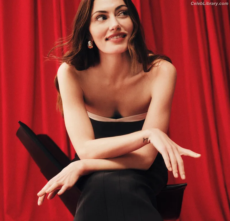 Phoebe Tonkin photo 15 of 327