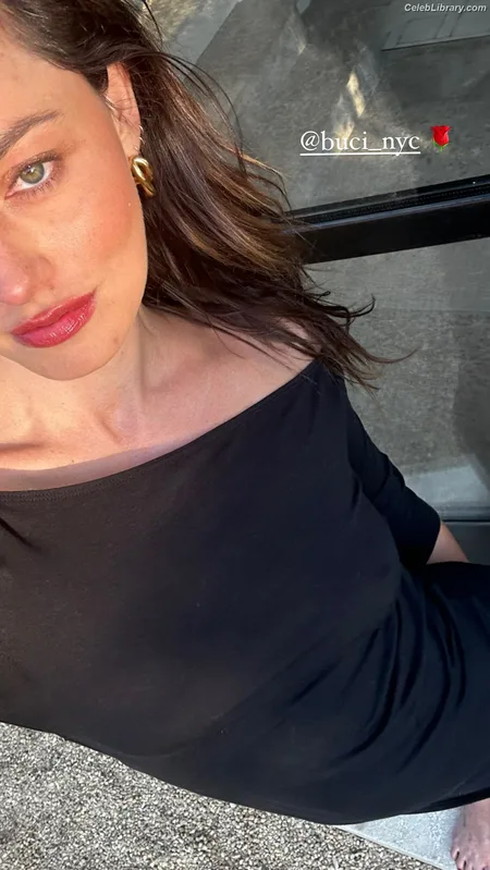 Phoebe Tonkin photo 23 of 327