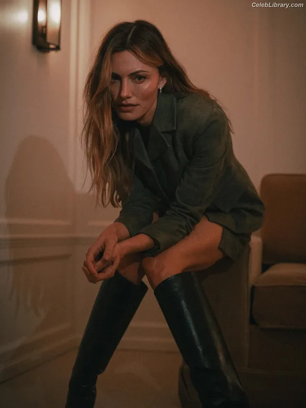 Phoebe Tonkin photo 13 of 327
