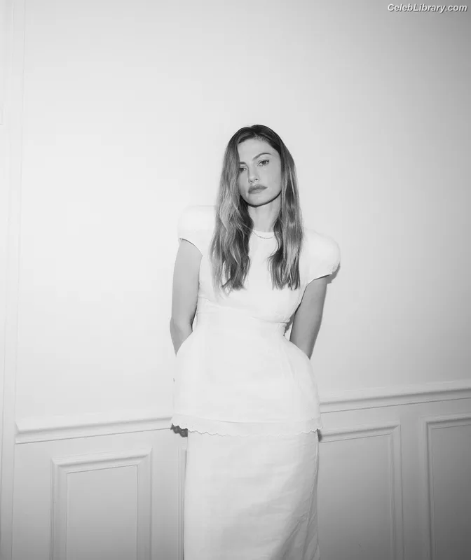 Phoebe Tonkin photo 9 of 327