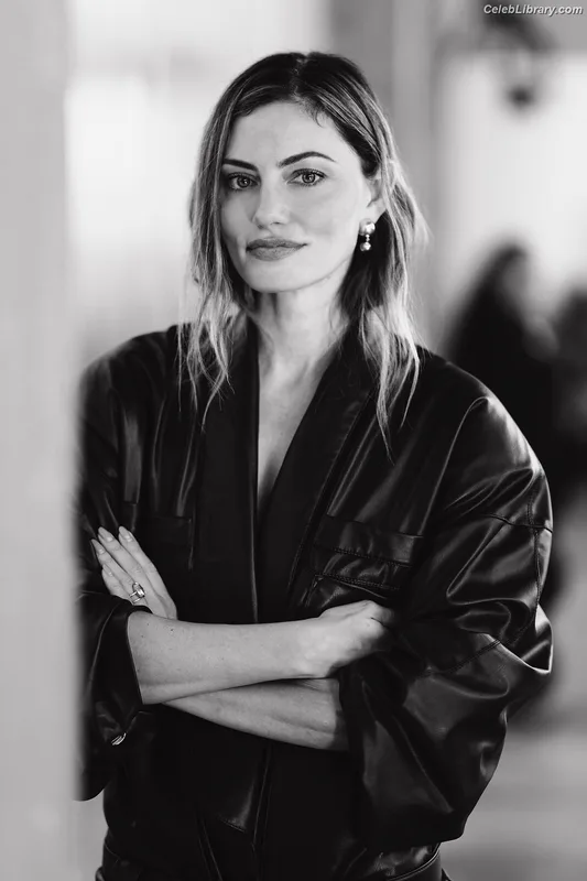 Phoebe Tonkin photo 21 of 327