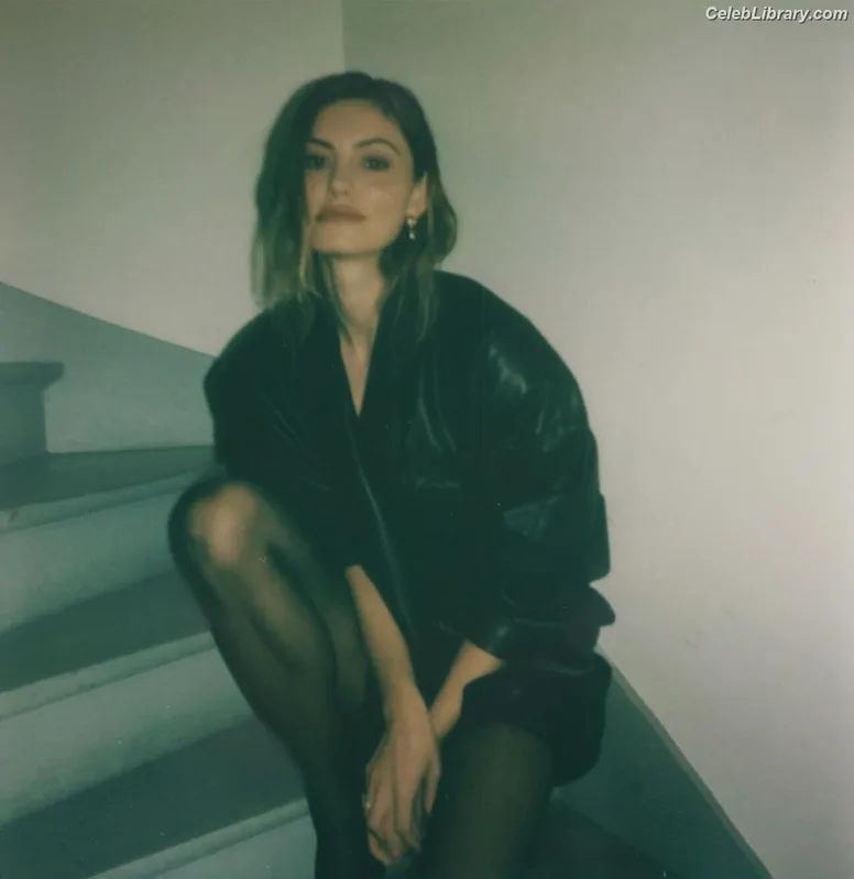 Phoebe Tonkin photo 1 of 327