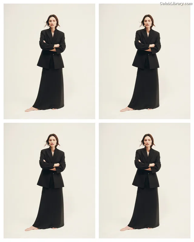 Phoebe Tonkin photo 3 of 327