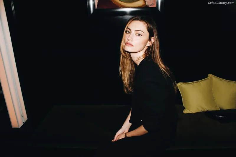 Phoebe Tonkin photo 6 of 327