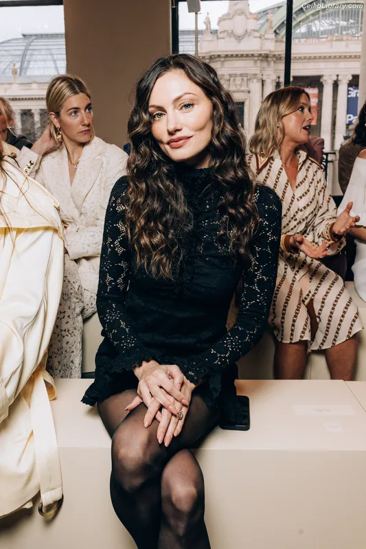 Phoebe Tonkin photo 15 of 327