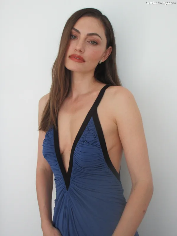 Phoebe Tonkin photo 19 of 327