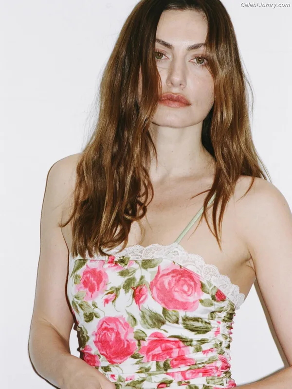 Phoebe Tonkin photo 23 of 327