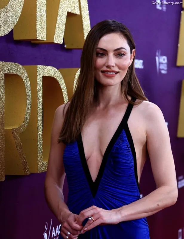 Phoebe Tonkin photo 24 of 327