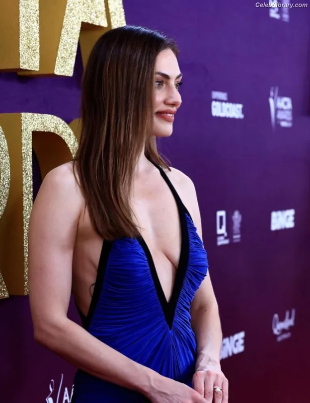 Phoebe Tonkin photo 1 of 327