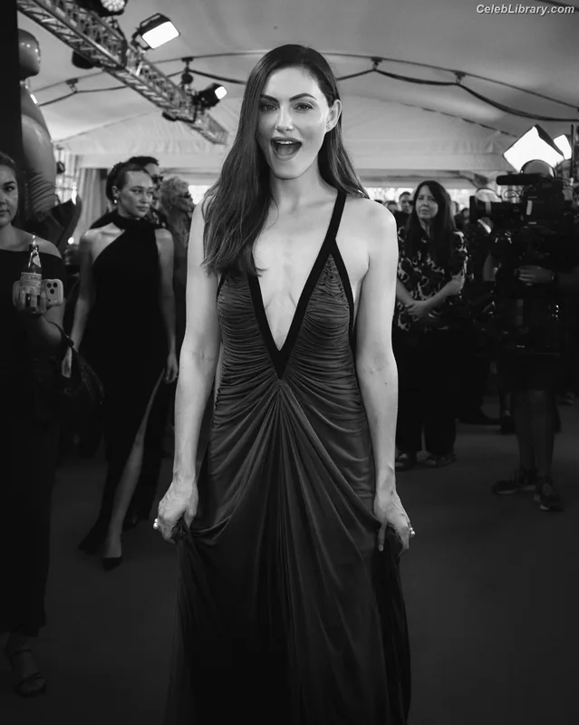 Phoebe Tonkin photo 6 of 327