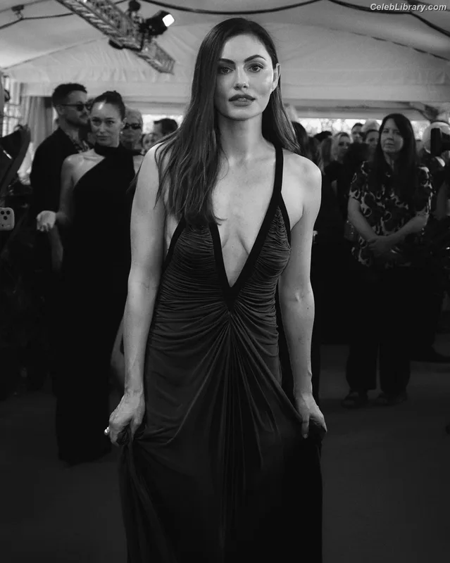 Phoebe Tonkin photo 7 of 327
