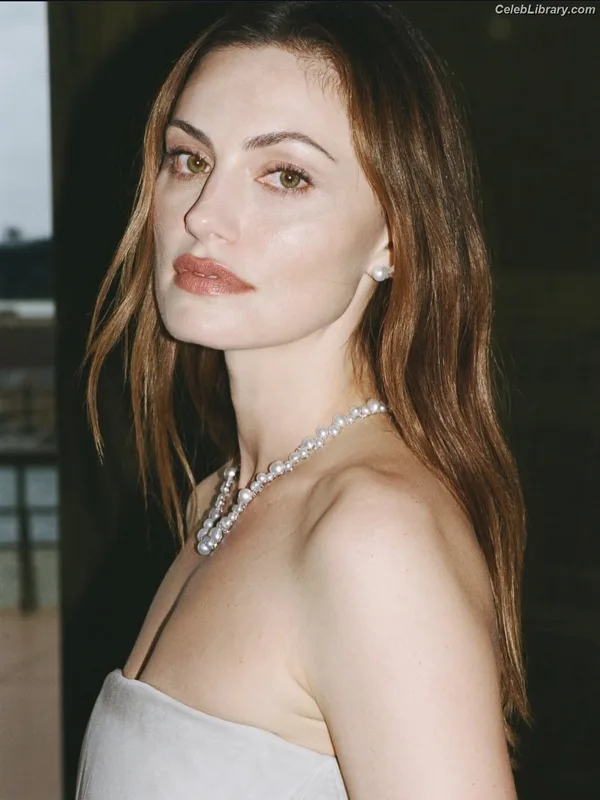 Phoebe Tonkin photo 9 of 327