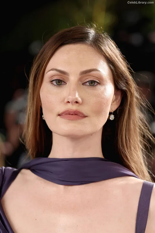 Phoebe Tonkin photo 15 of 327