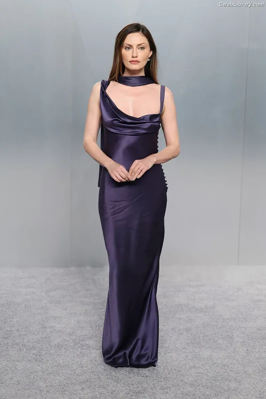 Phoebe Tonkin photo 18 of 327