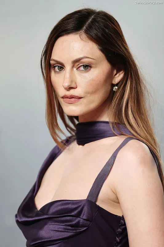 Phoebe Tonkin photo 24 of 327