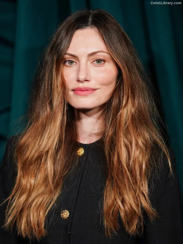 Phoebe Tonkin photo 9 of 327