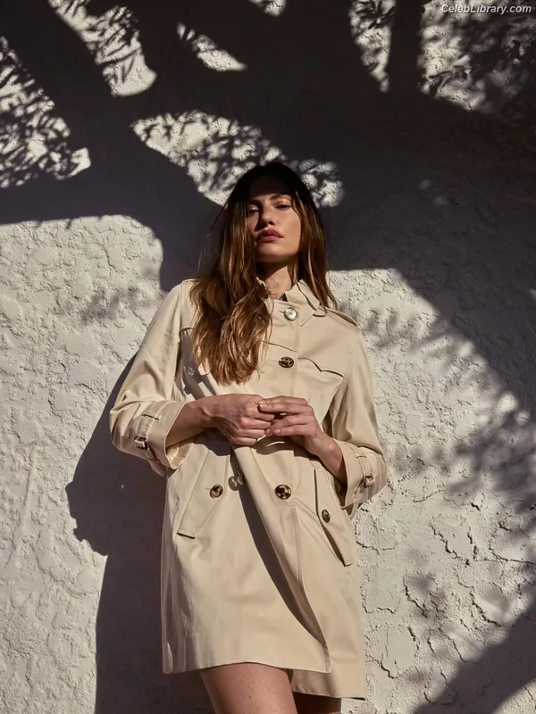 Phoebe Tonkin photo 11 of 327