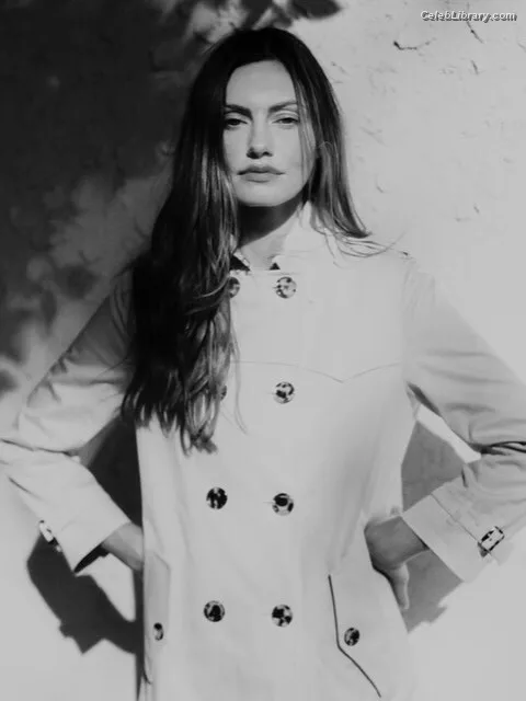 Phoebe Tonkin photo 13 of 327
