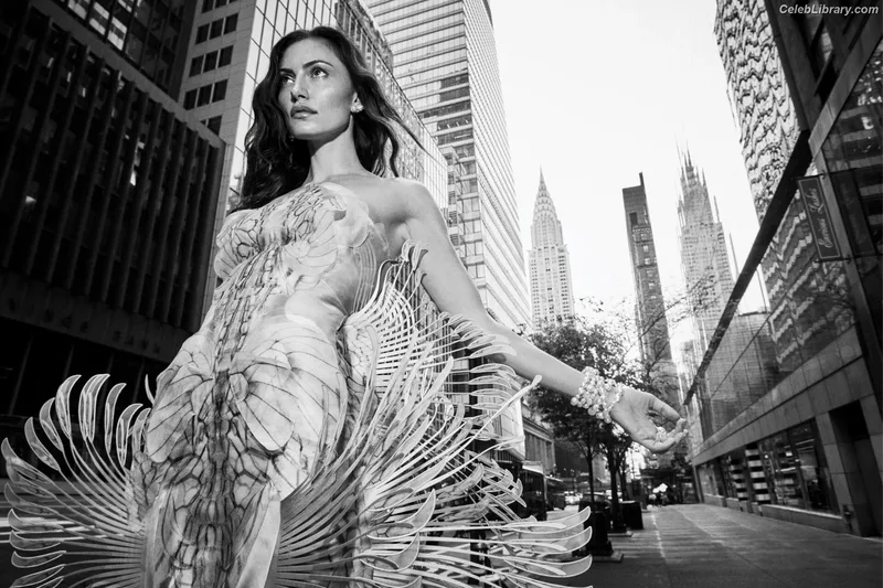 Phoebe Tonkin photo 7 of 327