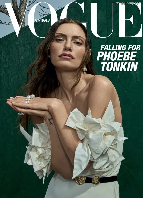 Phoebe Tonkin photo 10 of 327