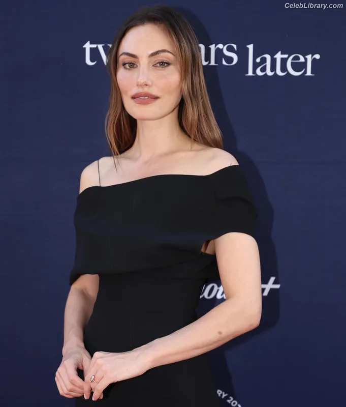 Phoebe Tonkin photo 18 of 327