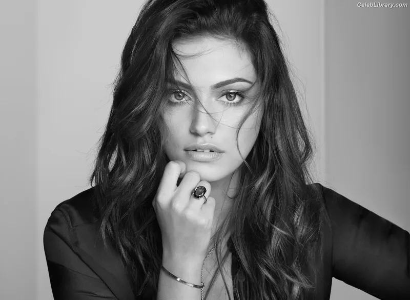 Phoebe Tonkin photo 7 of 327