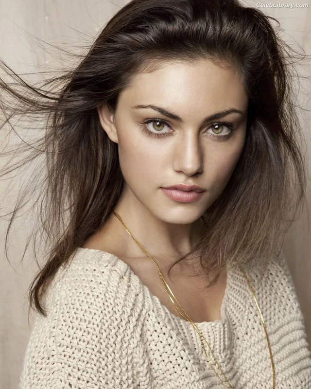 Phoebe Tonkin photo 11 of 327