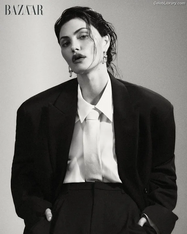 Phoebe Tonkin photo 22 of 327