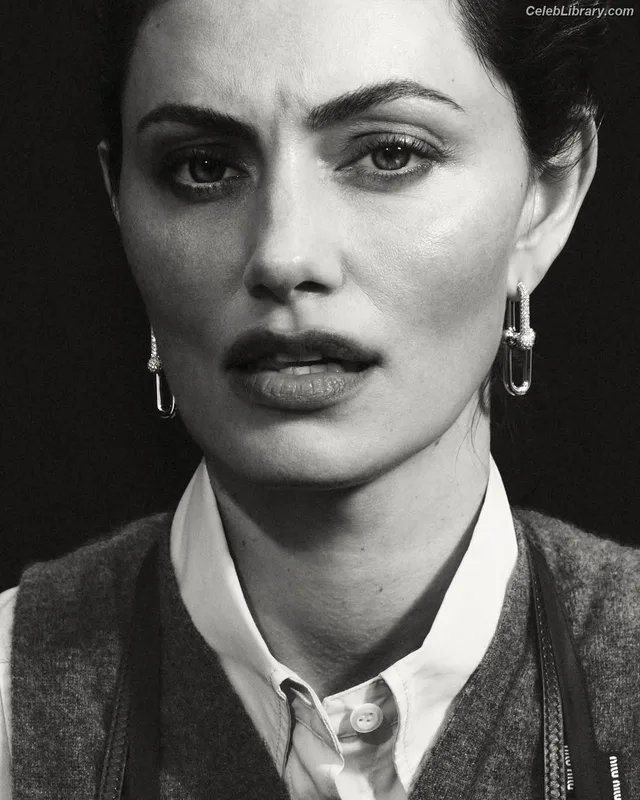 Phoebe Tonkin photo 1 of 327