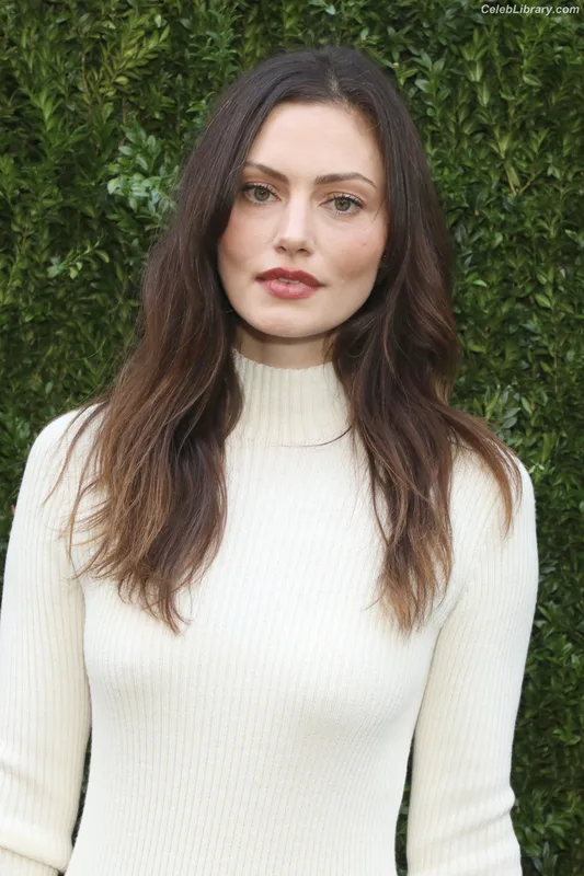Phoebe Tonkin photo 14 of 327
