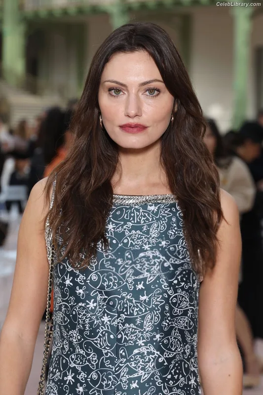 Phoebe Tonkin photo 18 of 327