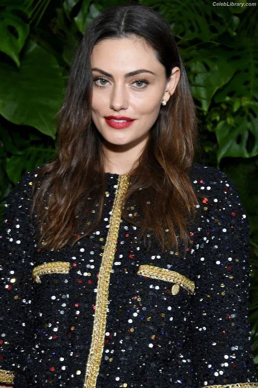 Phoebe Tonkin photo 8 of 327