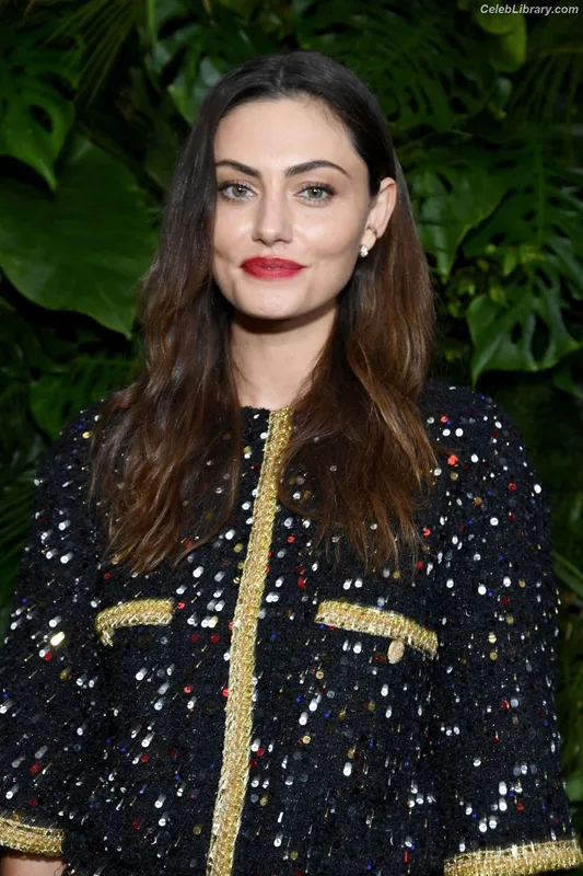 Phoebe Tonkin photo 9 of 327