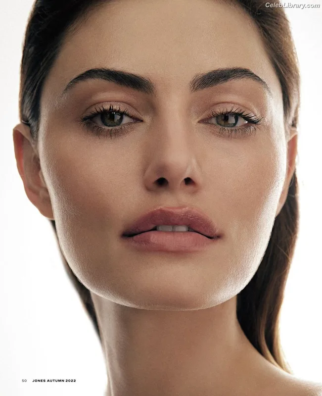 Phoebe Tonkin photo 5 of 327