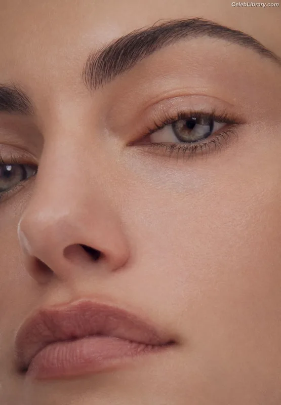 Phoebe Tonkin photo 8 of 327