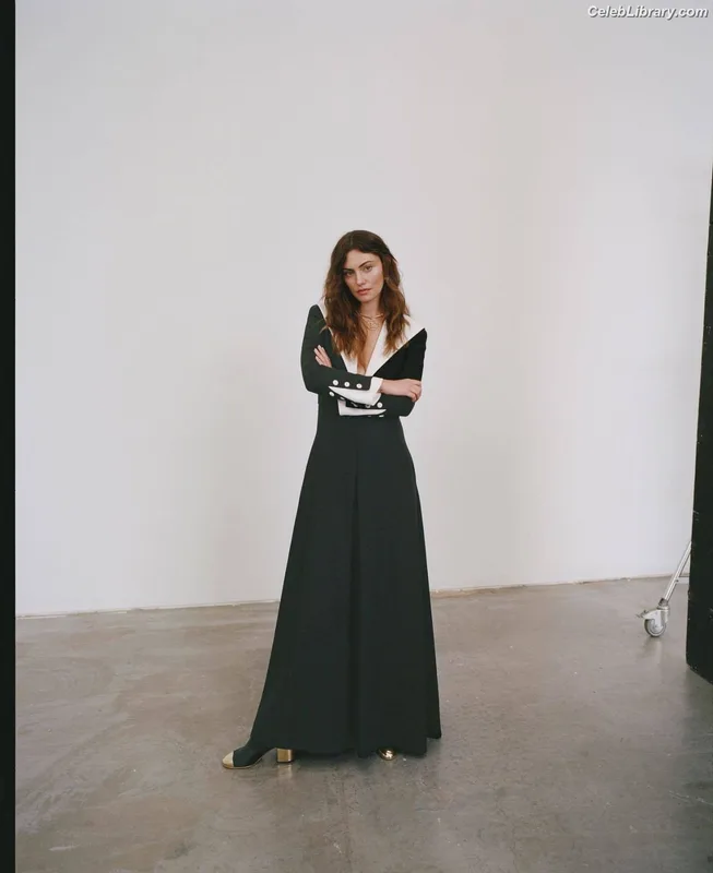 Phoebe Tonkin photo 12 of 327