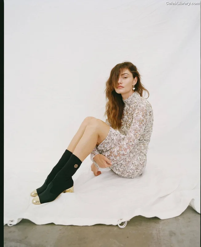 Phoebe Tonkin photo 13 of 327