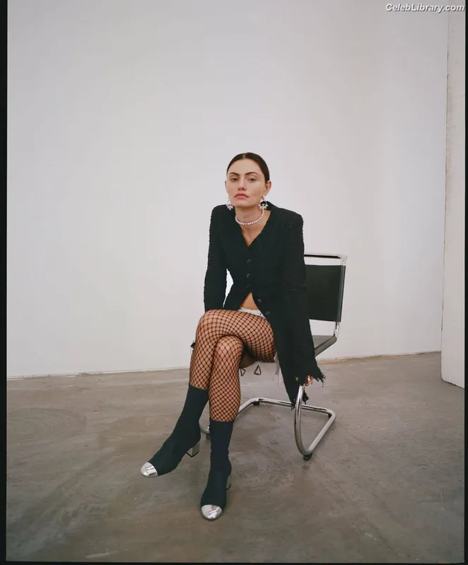 Phoebe Tonkin photo 14 of 327