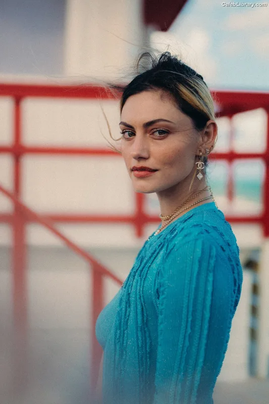 Phoebe Tonkin photo 23 of 327