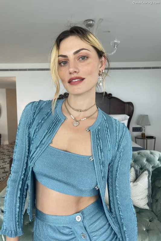 Phoebe Tonkin photo 24 of 327