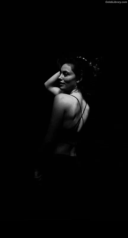 Phoebe Tonkin photo 14 of 327