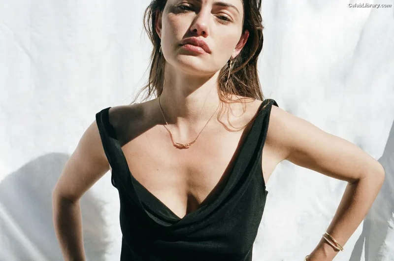 Phoebe Tonkin photo 9 of 327