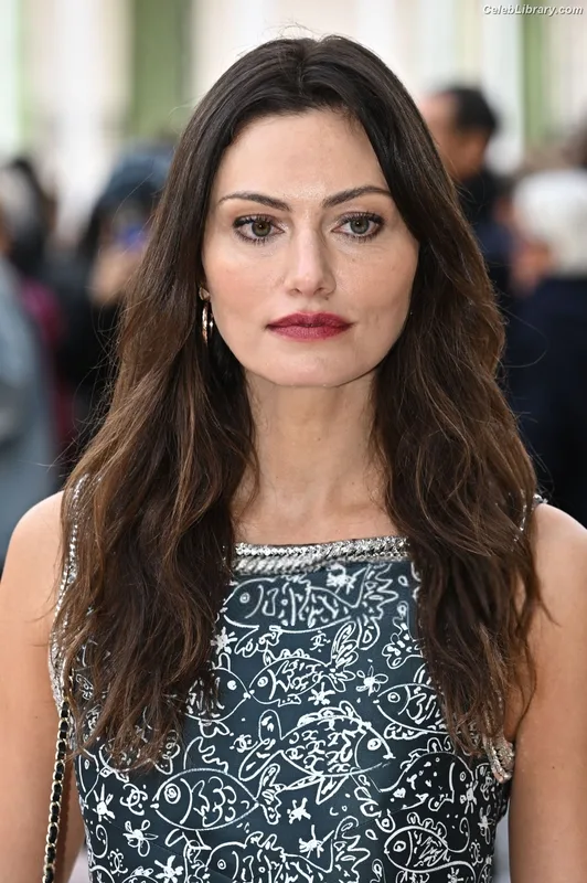 Phoebe Tonkin photo 14 of 327