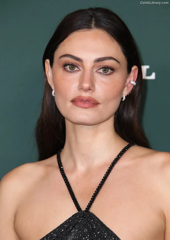 Phoebe Tonkin photo 8 of 327
