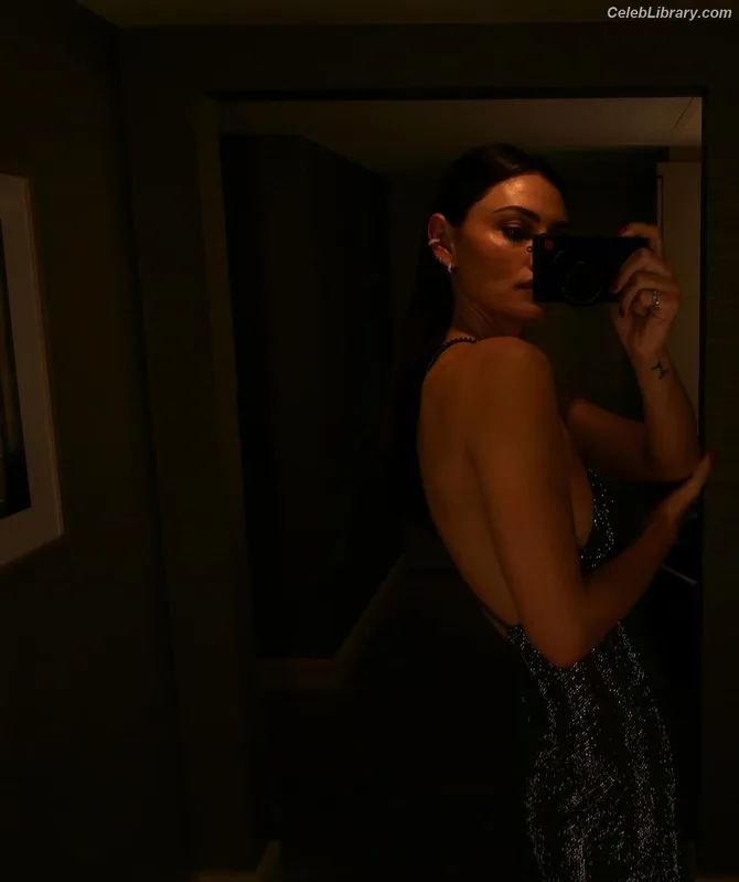 Phoebe Tonkin photo 10 of 327