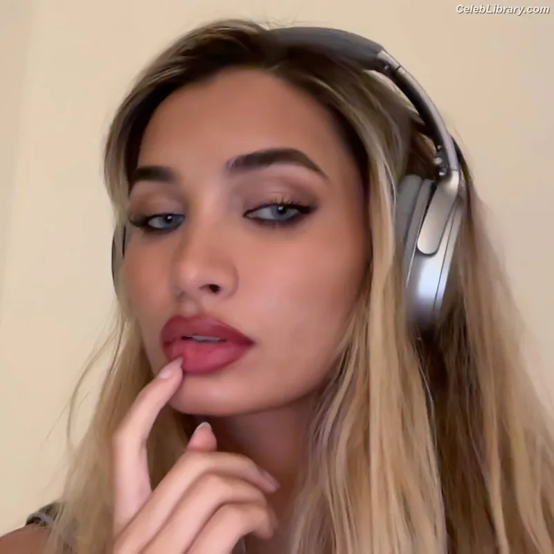 Pia Mia Perez photo 18 of 189