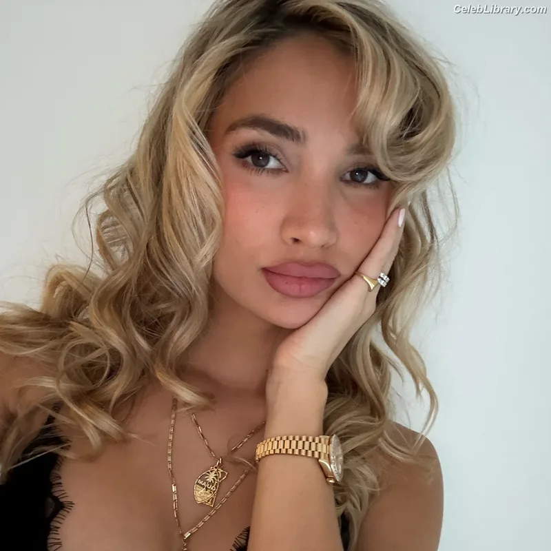 Pia Mia Perez photo 5 of 189