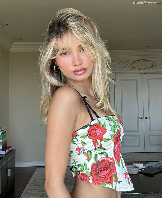 Pia Mia Perez photo 2 of 189