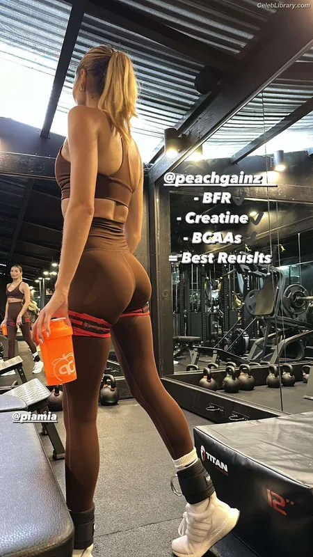 Pia Mia Perez photo 10 of 189